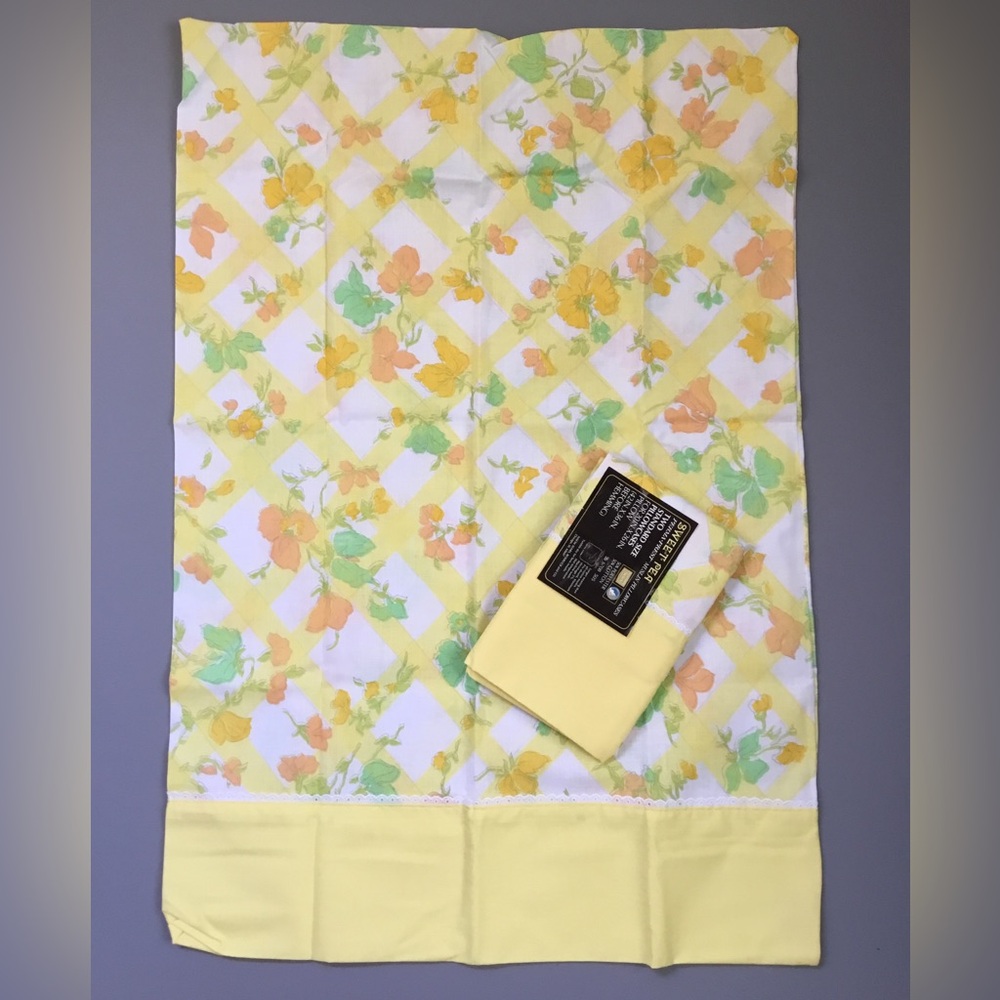 Vintage Granny Core  Pillowcases Sweet Pea Floral NOS